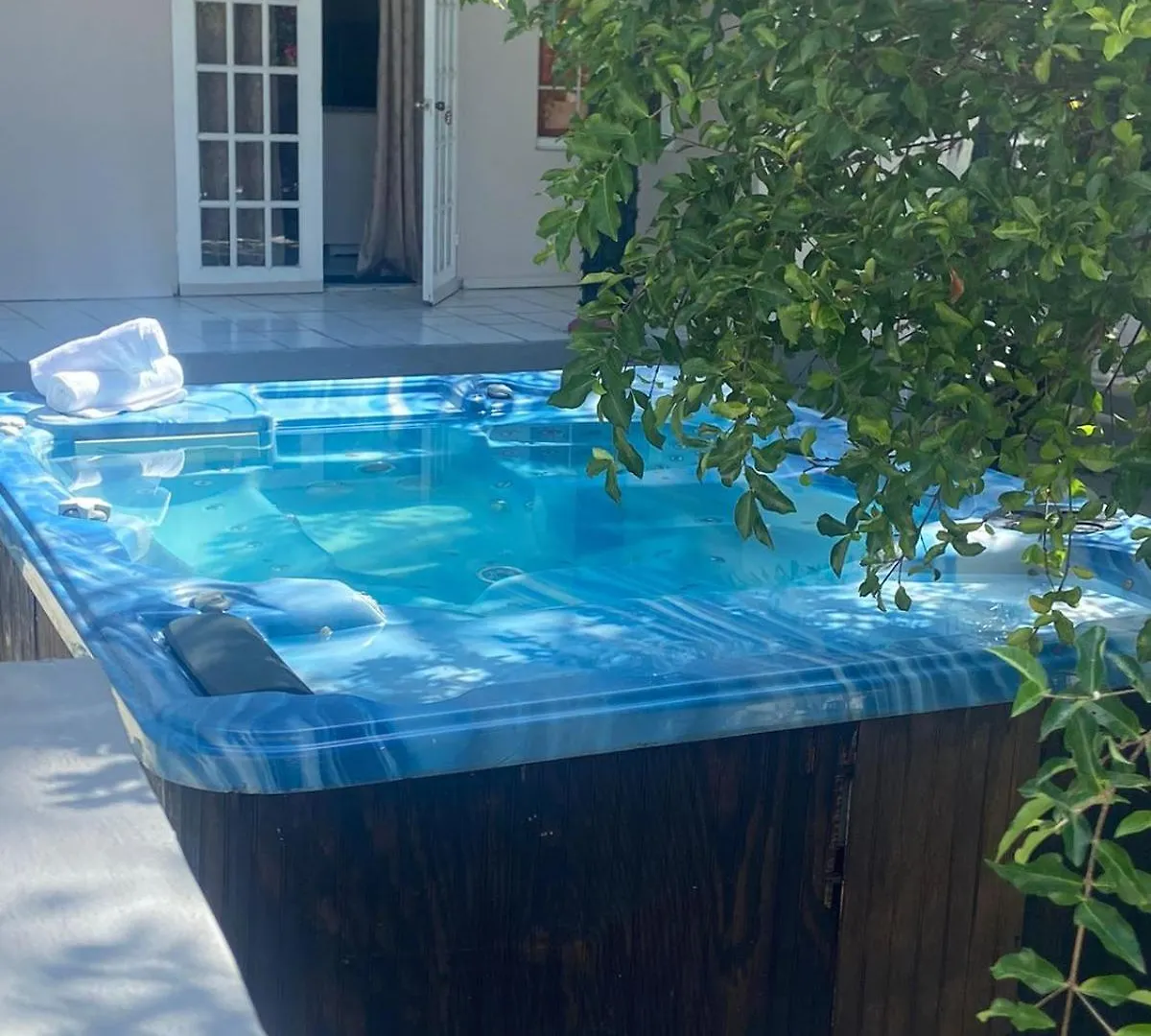 Bay Heights Escape Aparthotel - Courtyard Suites Rodney Bay 0*,