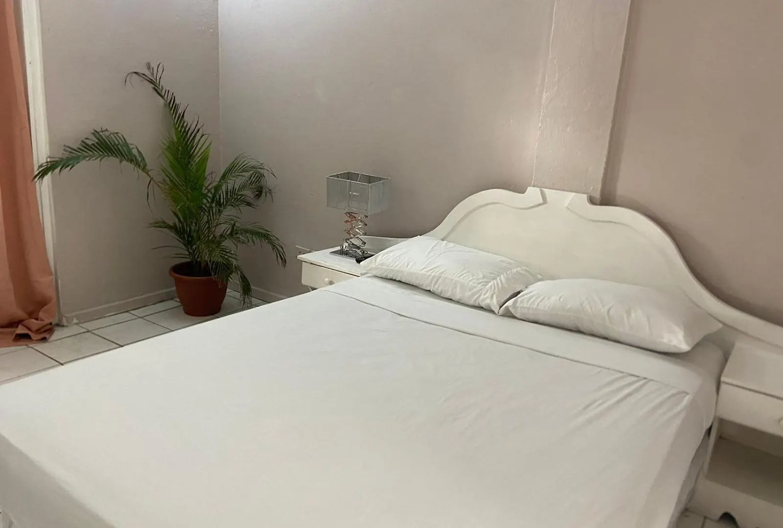 Bay Heights Escape Aparthotel - Courtyard Suites Rodney Bay Hotel